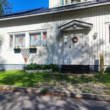 Half A House W/your Own Door, 60m2 Apartman *