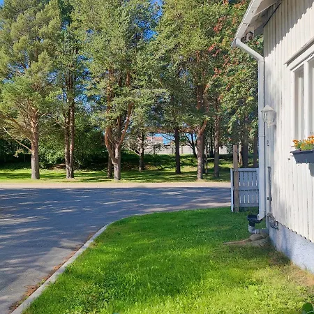 Half A House W/your Own Door, 60m2 *