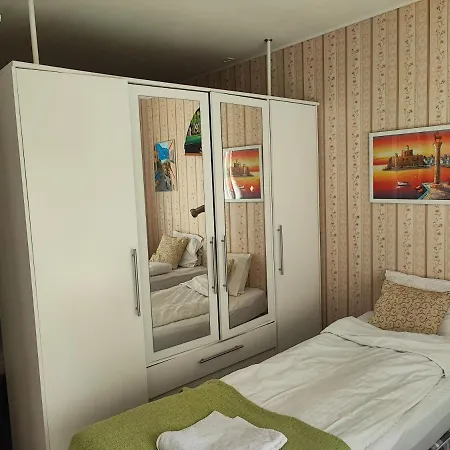 Half A House W/your Own Door, 60m2