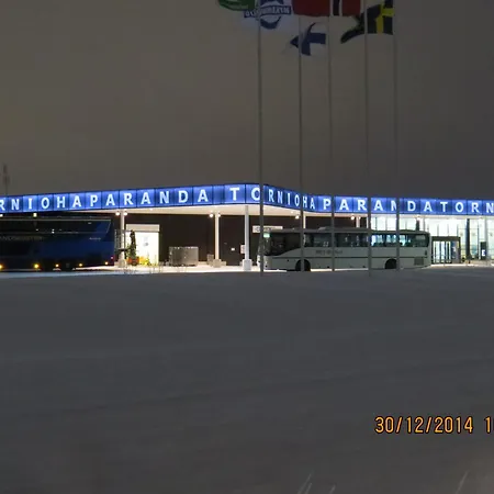 Half A House W/your Own Door, 60m2 *