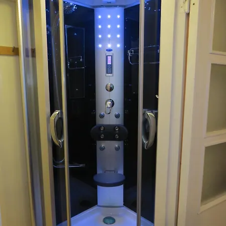 Half A House W/your Own Door, 60m2 Apartamento *