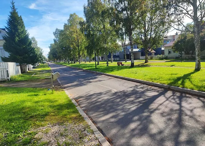 Half A House W/your Own Door, 60m2 *