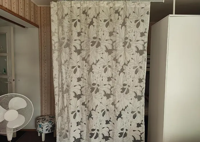 Half A House W/your Own Door, 60m2 Διαμέρισμα *